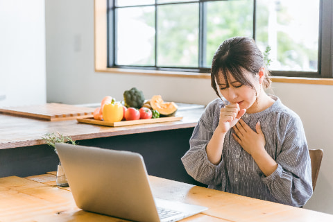 食道(みぞおち、胸の奥)の詰まり感…何科を受診すべき?