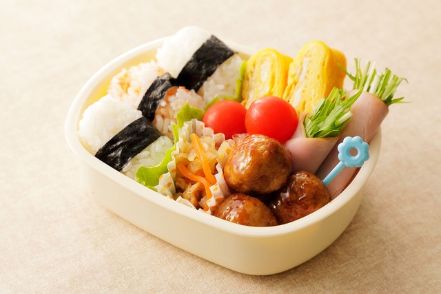 お弁当による食中毒を防ぐには?原因・対策・入れてはいけない食材を医師が解説!